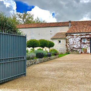 Du Côté de l'Ombrière Acomodação com café da manhã Geay  Exterior photo