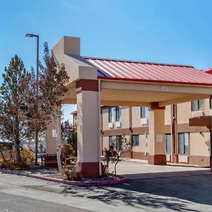 Econo Lodge Pueblo Exterior photo