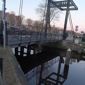 Lekkerwegbijleeuwen, 1 Minuut Naar Hartje Centrum Acomodação com café da manhã Sneek Exterior photo