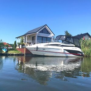 Baltic Waterfront Yacht House Hotel Świnoujście Exterior photo