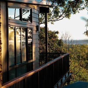 Rainforest Gardens - Luxury Hillside Accomodation With Views To Bay & Islands Apartamento Mount Cotton Exterior photo