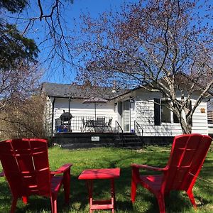 Cozy Chalet Near The Beach Vila Shediac Exterior photo