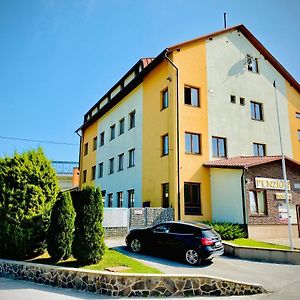 Penzión DOMES Hotel Čadca Exterior photo