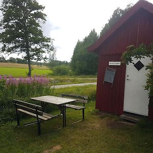 Bradtom Slusscafe & Stugor Acomodação com café da manhã Norrköping Exterior photo