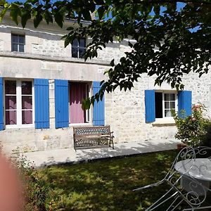 Les Volets Bleus Vila Saint-Martial-de-Vitaterne Exterior photo