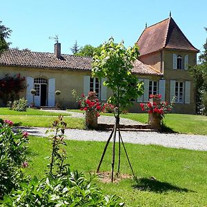 Au Château Juillac Acomodação com café da manhã Juillac  Exterior photo