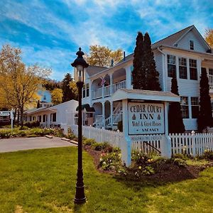 Cedar Court Inn Fish Creek Exterior photo