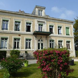 Chateau De Pougy Acomodação com café da manhã Exterior photo