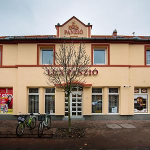 Lux Panzió Hotel Szarvas Exterior photo