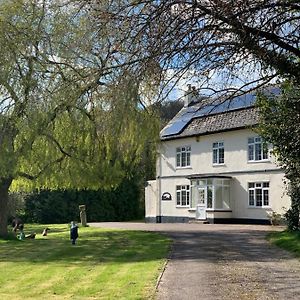 Ideally Located Luxury Country Escape-The Lookout-With Private Garden Dog Friendly And Private Hot Tub Vila Honiton Exterior photo