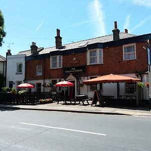 Coach And Horses Hotel Chertsey Exterior photo