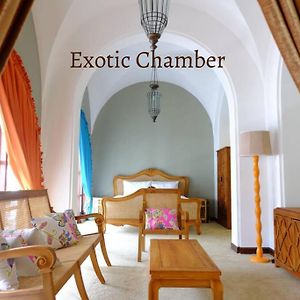 Exotic Chamber Apartamento Malang Exterior photo
