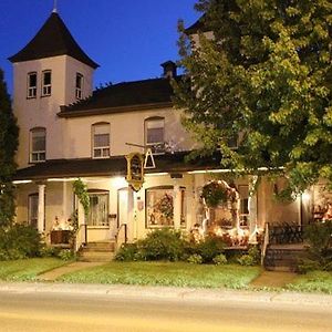 Auberge Les Deux Tours Hotel Chicoutimi Exterior photo