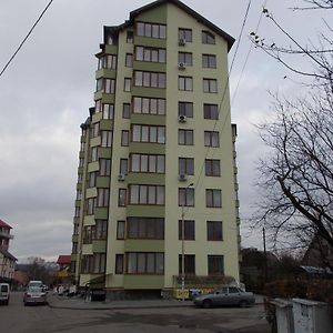 1 - Comnatnaya Quartira - Studia Lucs Elitny Dom - 2016 Centr Apartamento Truskavets Exterior photo