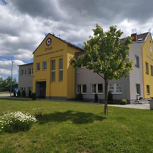 Centrum pro vzdělávání a kulturu Hotel Novy Oldrichov Exterior photo