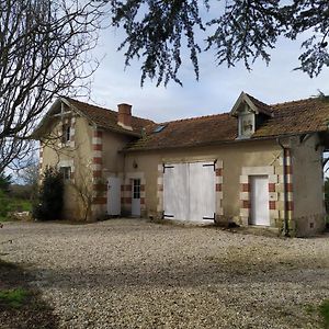 PETIT SAINT HUBERT 1 à 4 PERSONNES Acomodação com café da manhã Velles  Exterior photo