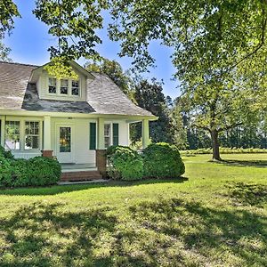 Cozy Gloucester Getaway With Porch And Sunroom! Exterior photo