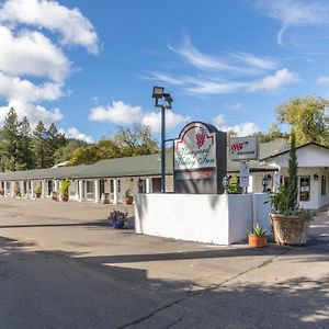 Vineyard Valley Inn Cloverdale Exterior photo