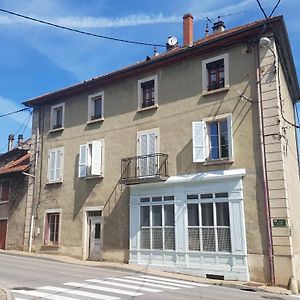 Grand studio et jolies chambres à louer Passins Exterior photo