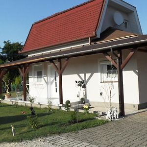 Ferienhaus Am Plattensee Vila Balatonmáriafürdő Exterior photo