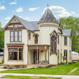 Moulin Rouge House Bed And Breakfast Mankato Exterior photo