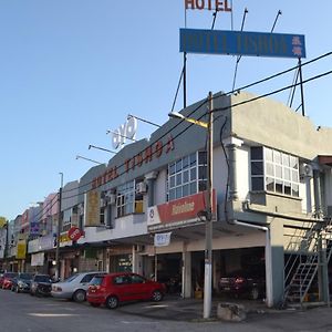 Oyo 89737 Hotel Tishoa Kampong Batu Tiga Exterior photo