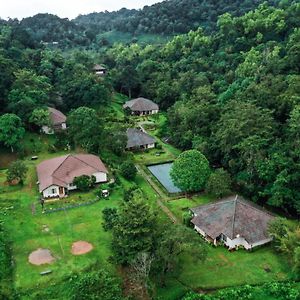 Abad Brookside Wayanad Hotel Vythiri Exterior photo