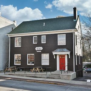 Downtown Main Street One-Bedroom Suite W/ Hi-Speed Wifi Shelbyville Exterior photo