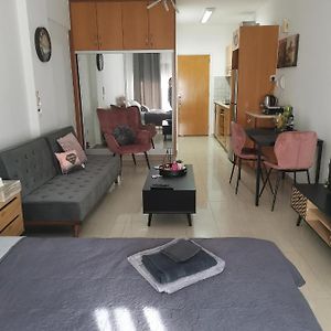 Flat111-Adults Only Apartamento Limassol Exterior photo