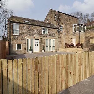 The Coach House Vila Keighley Exterior photo