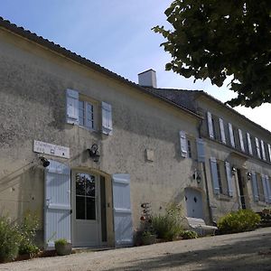 Chambres d'Hôtes - Les Bujours Saint-Georges-des-Côteaux Exterior photo