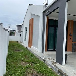 Anas House Vila Tanjung Rambutan Exterior photo
