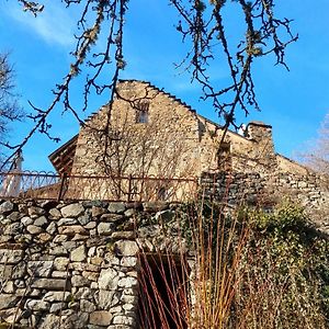 Chambre Ou Gite Dans Une Maison De Montagne - De Suzon A Zelie Apartamento Entraigues  Exterior photo