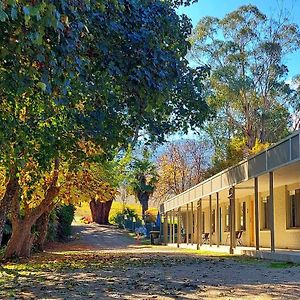 Restaway Holiday Units Hotel Porepunkah Exterior photo