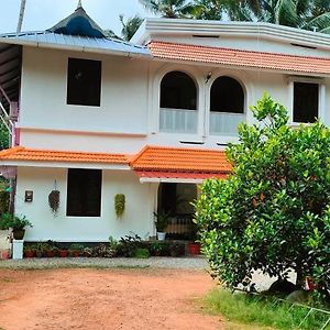 Munroe Lagoons Apartamento Kollam Exterior photo