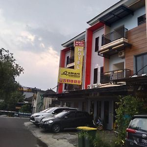 Smart Tlogomas Syariah Hotel Malang Exterior photo
