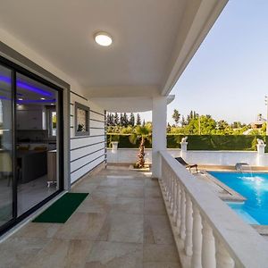 Marvelous Villa With Private Pool In Muratpasa Antália Exterior photo
