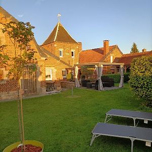 Au Repos De La Licorne Acomodação com café da manhã Gommegnies Exterior photo