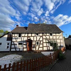 300 Jahre Altes Renoviertes Fachwerkhaus Vila Peterslahr Exterior photo