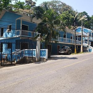 Bliss On The Bay Family Apartamento West End Exterior photo