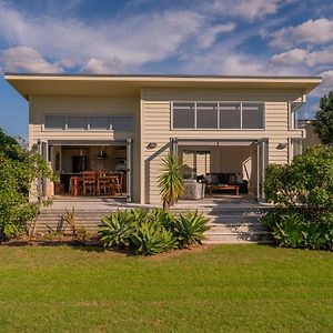 Golfers And Beach Lovers Dream - Matarangi House Vila Exterior photo