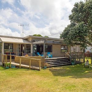 Vintage Pohutukawa - Whangamata Bach Vila Exterior photo