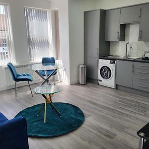 1 Bed Flat, Airport Pick, Drop Available Fibre Broadband, New, Washer Dryer, 10 Mins From City Centre Dartford Exterior photo