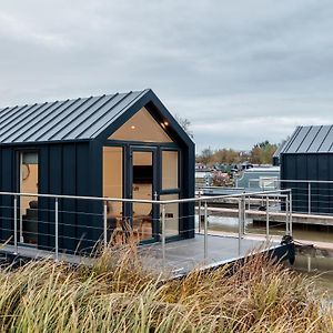 Tattenhall Marina Floating Pods Apartamento Hargrave Exterior photo