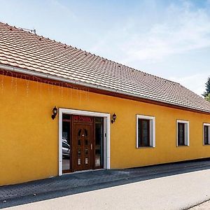 Pension U Zámku Lechovice Exterior photo