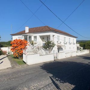 Casa Das Uveiras Hotel Pacos de Ferreira Exterior photo