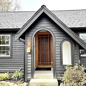 Modern 2 Bedroom Farmhouse Cottage With Hot Tub In Snohomish Exterior photo