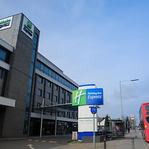 Holiday Inn Express London Heathrow T5, An Ihg Hotel Slough Exterior photo