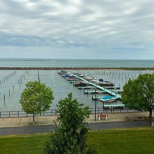 Clarion Hotel Conference Center On Lake Erie Dunkirk Exterior photo