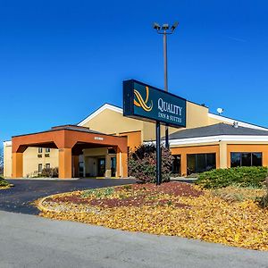 Quality Inn & Suites Southport Indianápolis Exterior photo